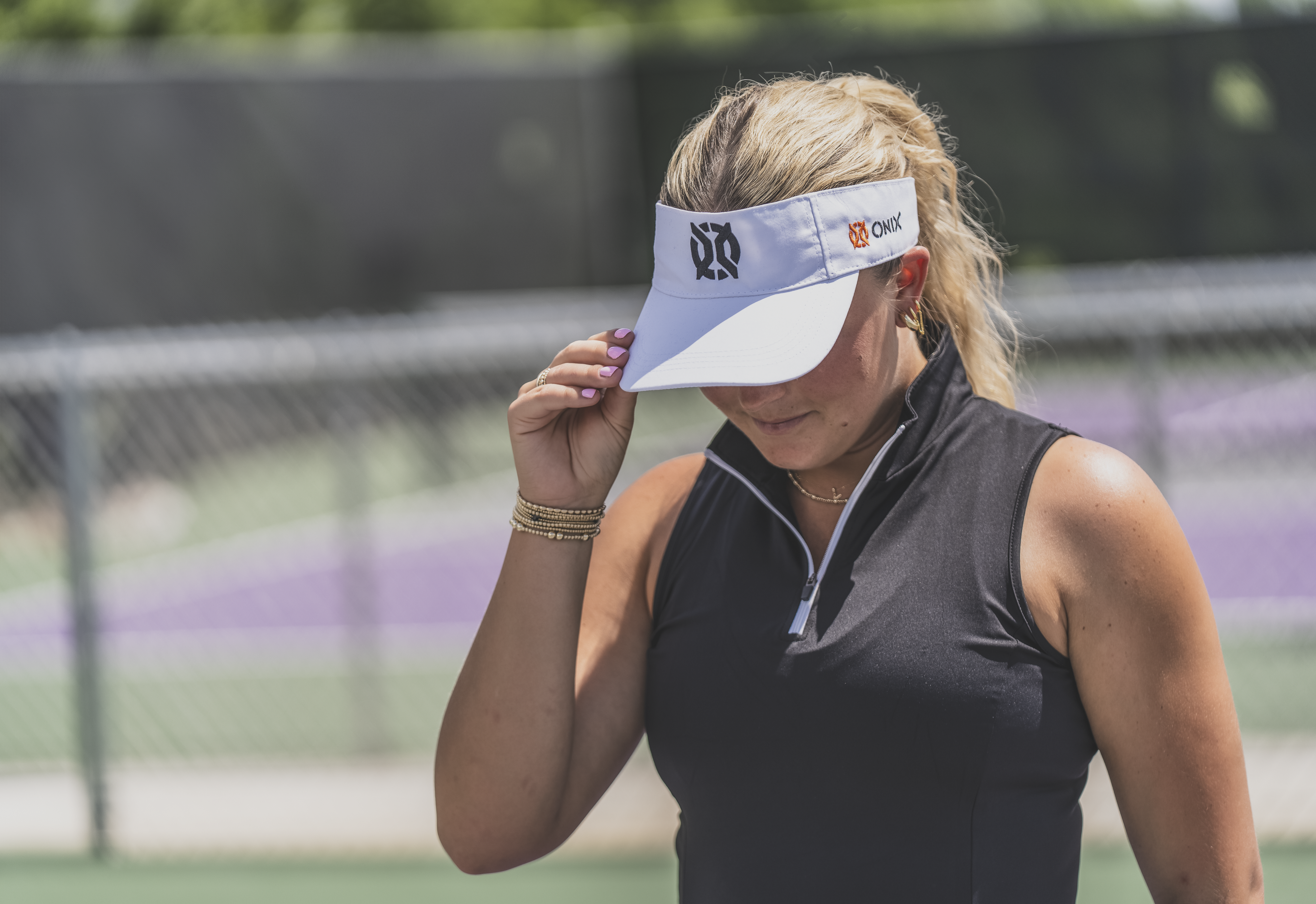 onix-pickleball-lightweight-athletic-pickleball-visor image 2