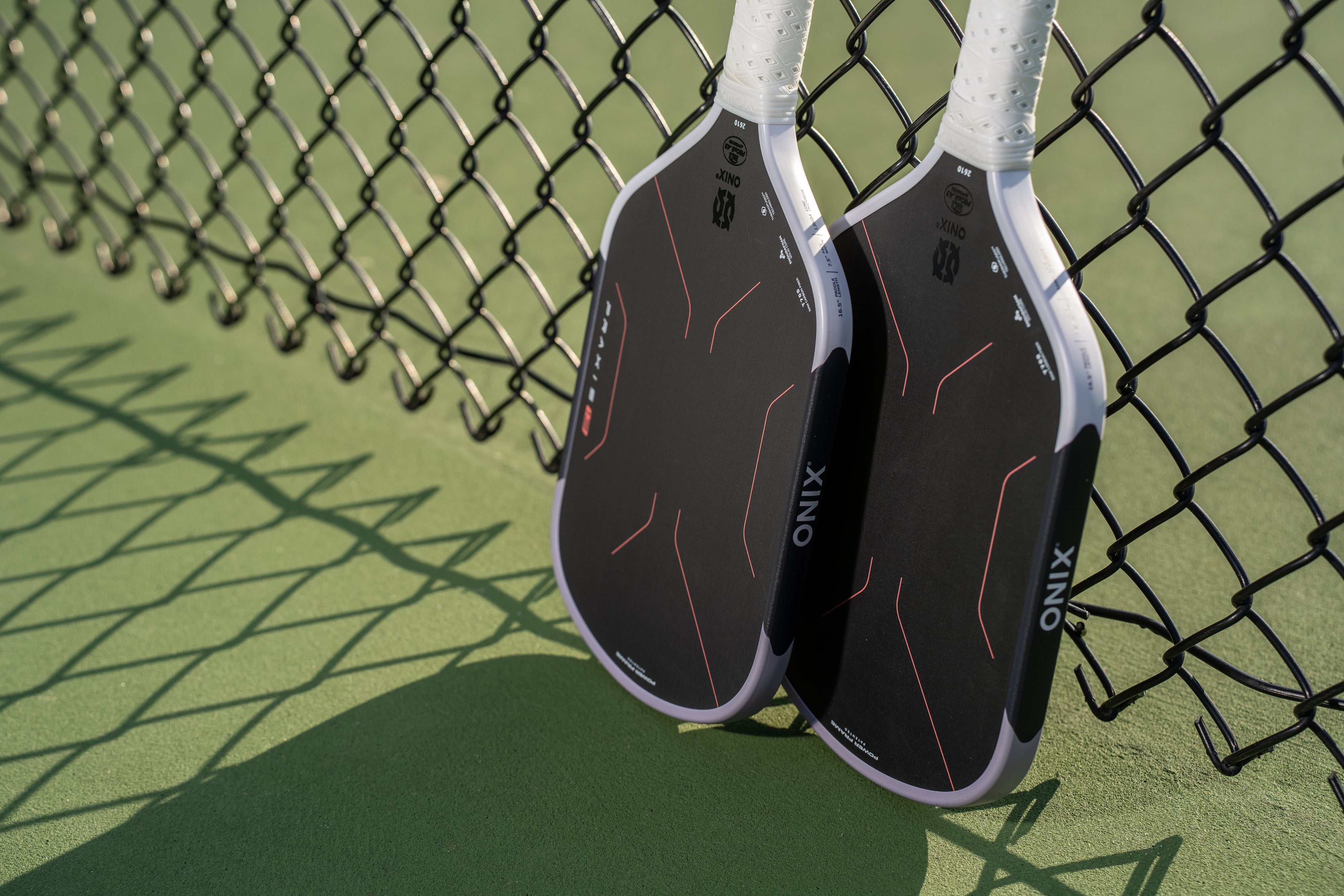 onix-praxis-pickleball-paddle-raw-carbon-13mm-16mm image 3