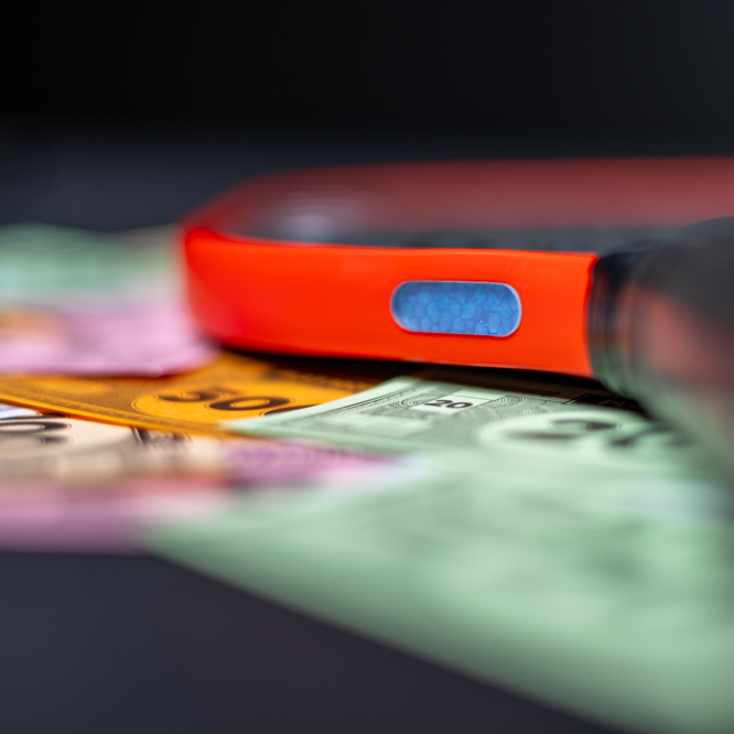 diadem-edge-blucore-x-monopoly-limited-edition-pickleball-paddle image 5